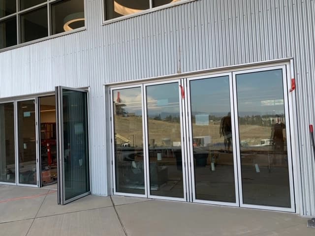 2 + 2 folding door configuration
