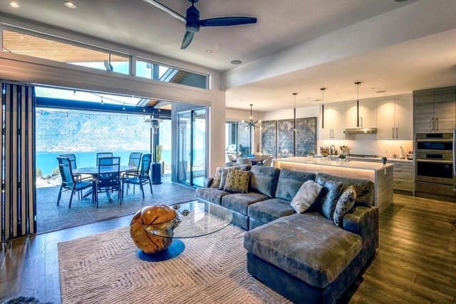 4 + 0 folding door configuration